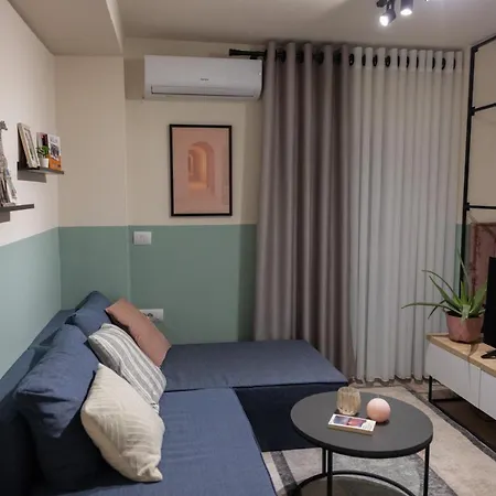 Three Doors Apartments, Strawberry Appartement *