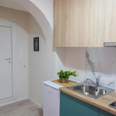 Three Doors Apartments, Strawberry * טיראנה