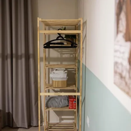 Three Doors Apartments, Strawberry Appartement *