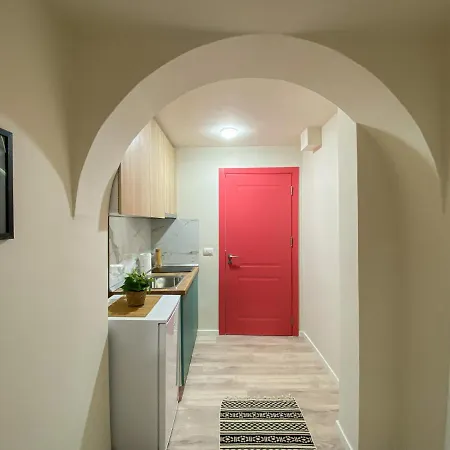 דירה Three Doors Apartments, Strawberry *