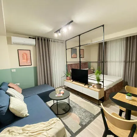 Three Doors Apartments, Strawberry Τίρανα