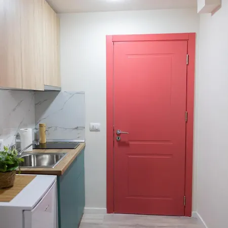 Three Doors Apartments, Strawberry Апартаменты