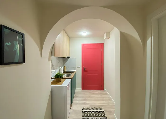 Apartment Three Doors Apartments, Strawberry *